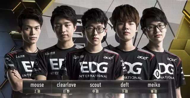 中国足球摆 中国足球摆