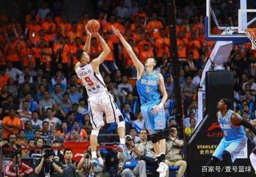 捧起欧冠奖 捧起欧冠奖