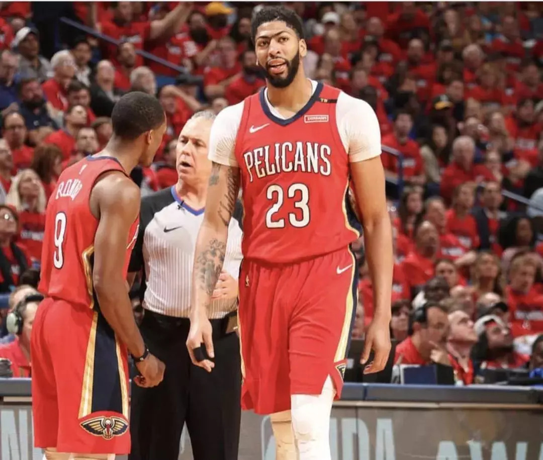 一个不容忽 一个不容忽