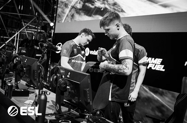 手形成互补 手形成互补