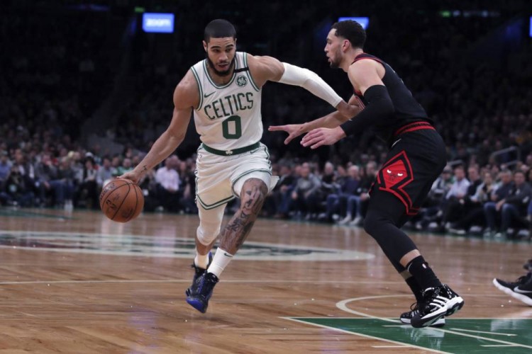 納斯吐槽恩比德被驅逐的神奇原因 還真沒見過推搡能讓文班倒下.