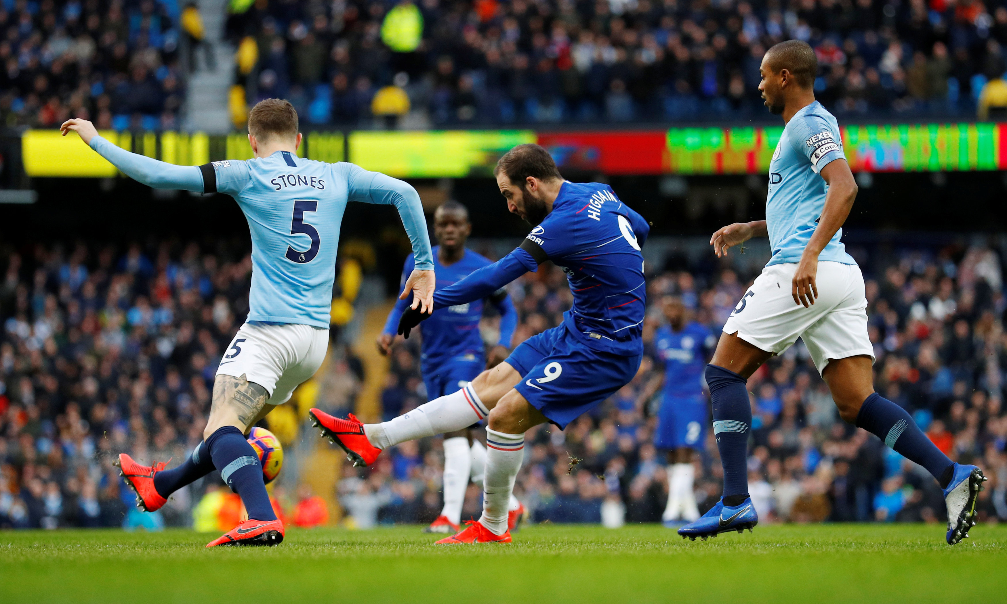 决赛圈前稳 决赛圈前稳